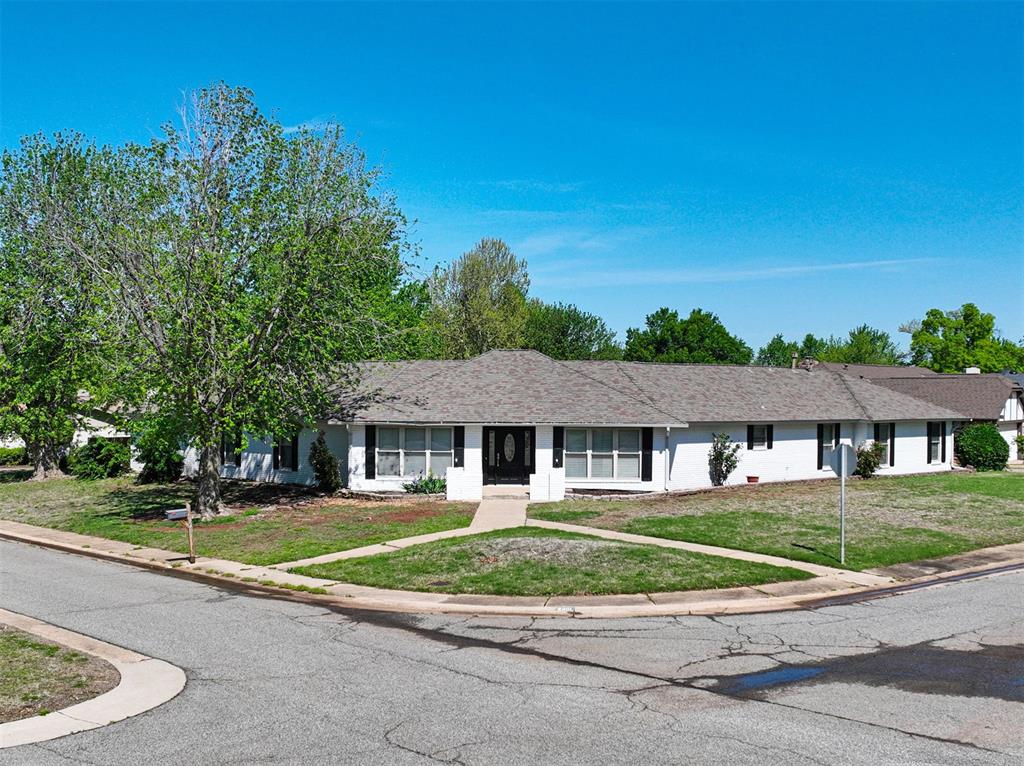 Homes for sale in Edmond, OK | 2401 Chisholm Trail Blvd, Edmond, OK 73012 | MLS# 1166091