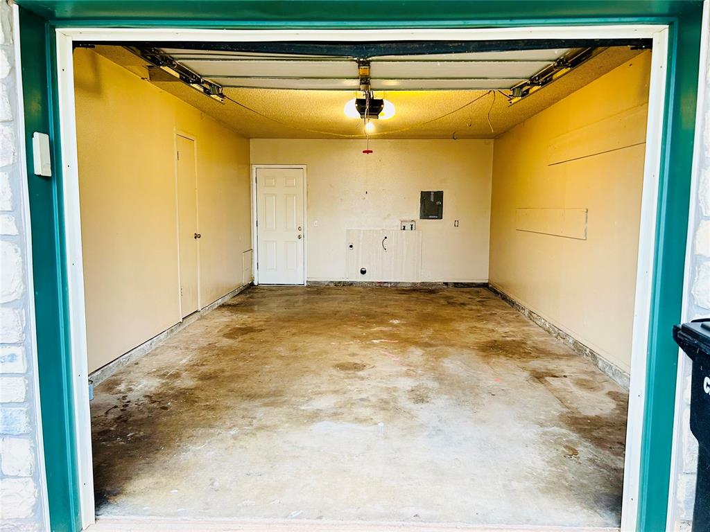 Homes for sale in Moore, OK | 832 Se 14th St, Moore, OK 73160 | MLS# 1185157