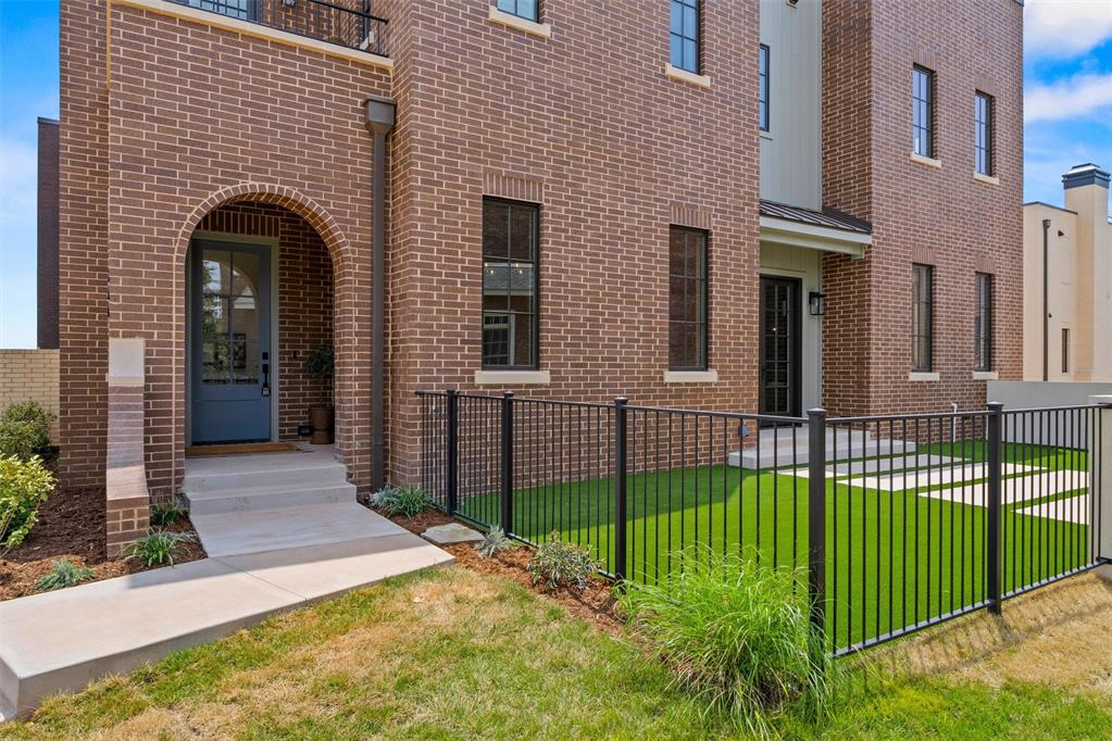 2nd image of 502 Ne 2nd St, Oklahoma City, OK 73104 | MLS# 1194358