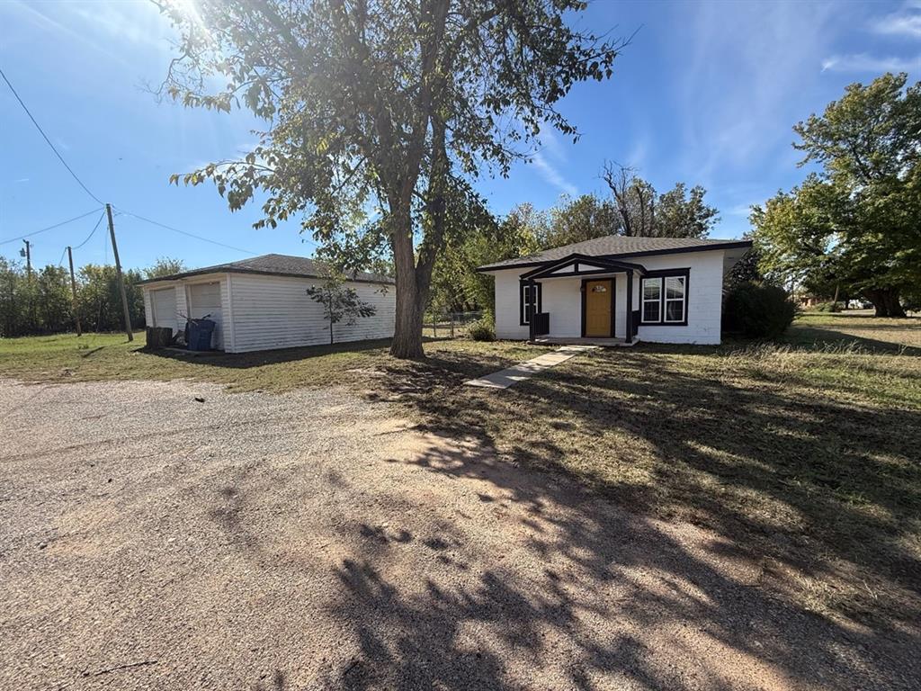 Photo 2 of Single Family Residence at 105 S Magnolia St, Crescent, OK 73028 | MLS# 1199673 | | Sold on 2025-12-17