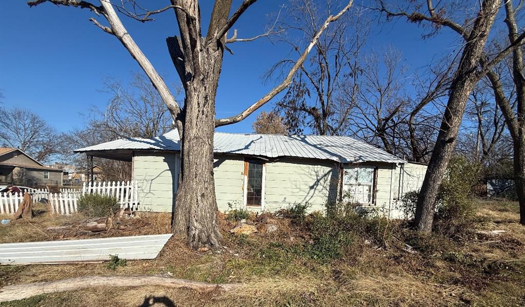 Homes for sale in Holdenville, OK | 214 S Gulf St, Holdenville, OK 74848 | MLS# 1204860