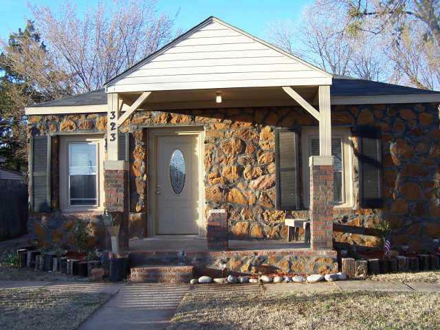 Homes for sale in Edmond, OK | 323 W 2nd St, Edmond, OK 73003 | MLS# 1205526