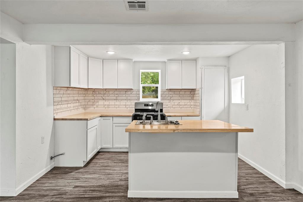 Homes for sale in Mustang, OK | 223 E Juniper Ln, Mustang, OK 73064 | MLS# 1205528