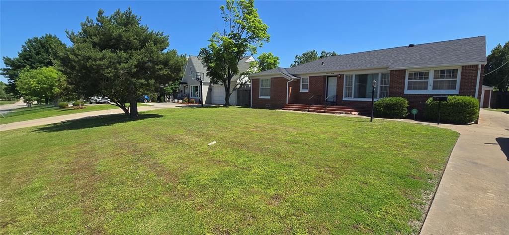 Homes for sale in Nichols Hills, OK | 1120 Fenwick Pl, Nichols Hills, OK 73116 | MLS# 1211832