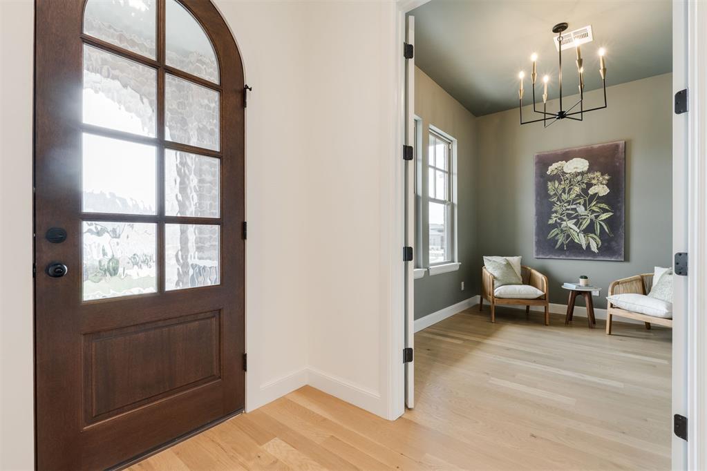 4th image of 1725 Parkwood Ave, Edmond, OK 73034 | MLS# 1216435