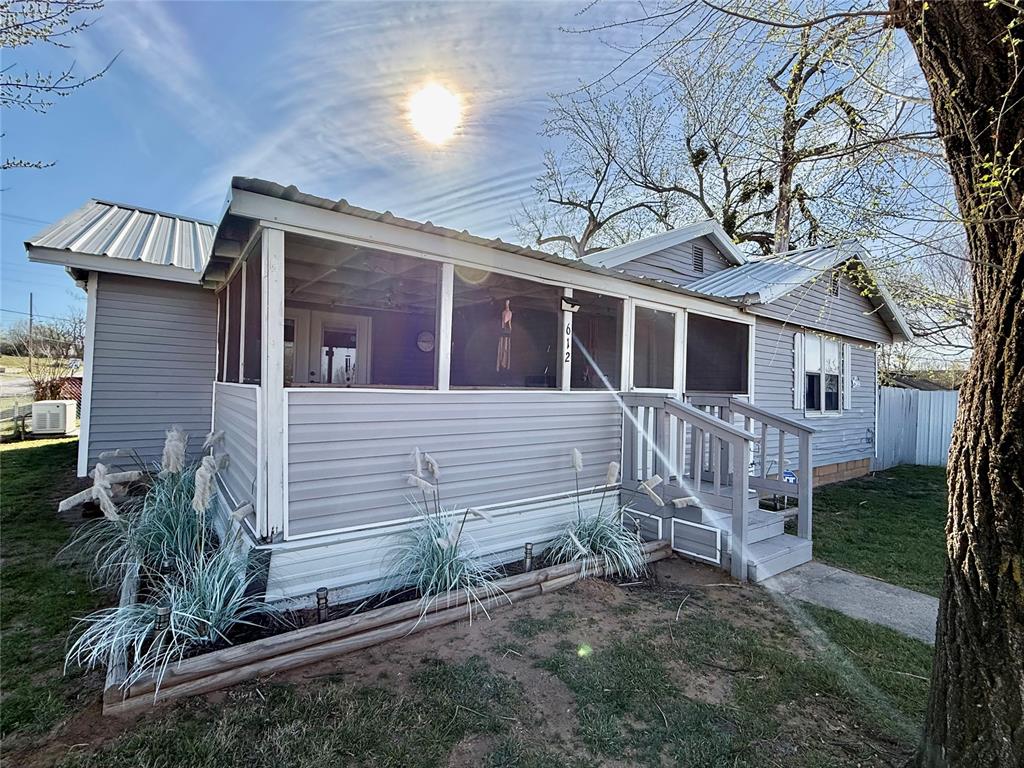 Homes for sale in Cement, OK | 626 N Main St, Cement, OK 73017 | MLS# 1219700