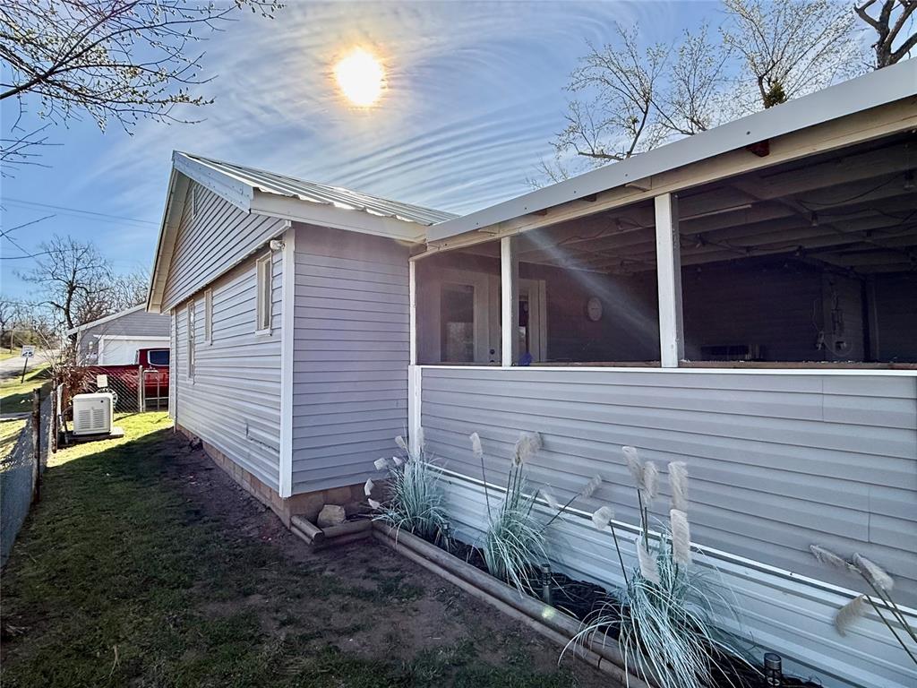 Homes for sale in Cement, OK | 626 N Main St, Cement, OK 73017 | MLS# 1219700