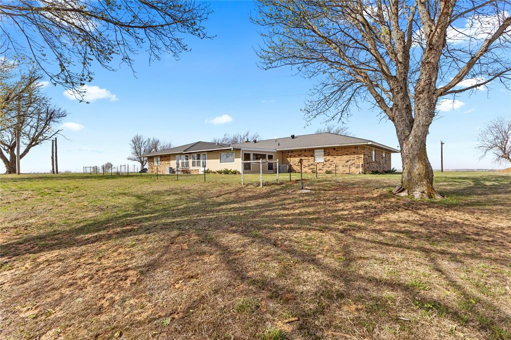 Homes for sale in Lookeba, OK | 18115 N County Road 2530 Road, Lookeba, OK 73053 | MLS# 1220179