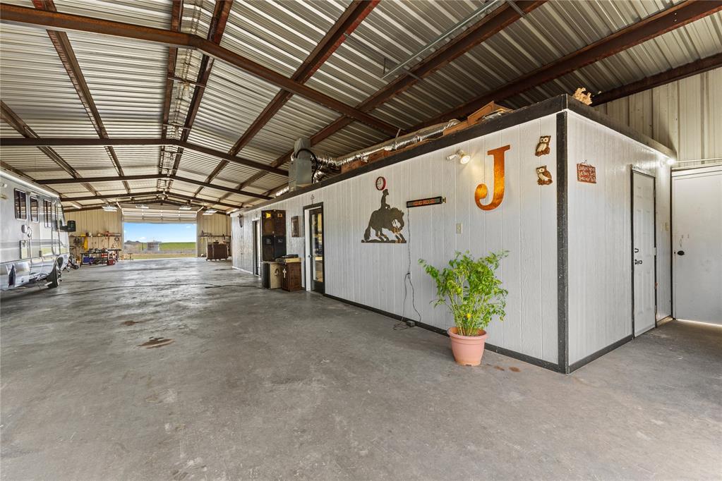 Homes for sale in Lookeba, OK | 18115 N 2530 St, Lookeba, OK 73053 | MLS# 1220262