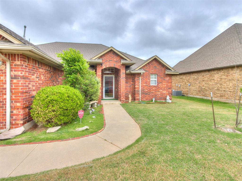 2nd image of 10320 Queensbury Dr, Yukon, OK 73099 | MLS# 1225320