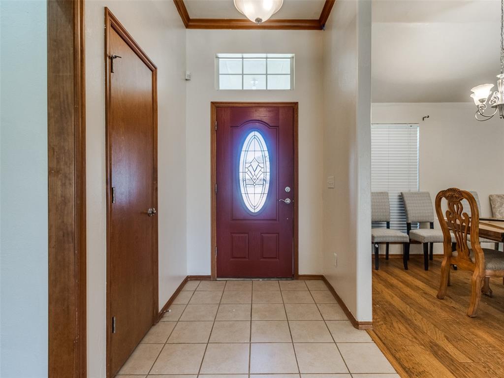 3rd image of 10320 Queensbury Dr, Yukon, OK 73099 | MLS# 1225320