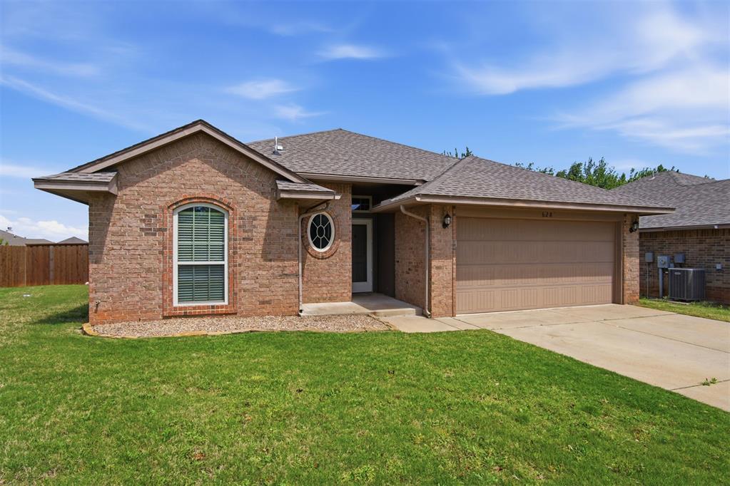 2nd image of 628 Inverleith Cir, Yukon, OK 73099 | MLS# 1226272