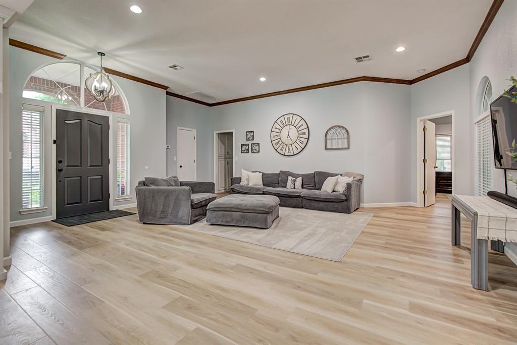 3rd image of 2207 Oak Leaf Cir, Enid, OK 73703 | MLS# 1228654
