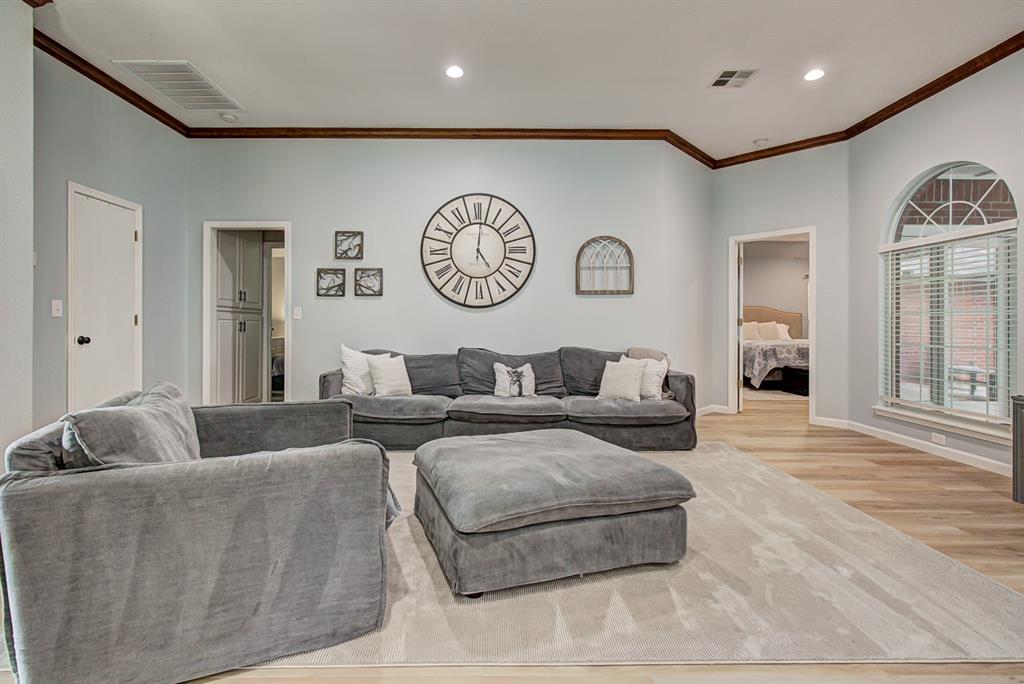 4th image of 2207 Oak Leaf Cir, Enid, OK 73703 | MLS# 1228654