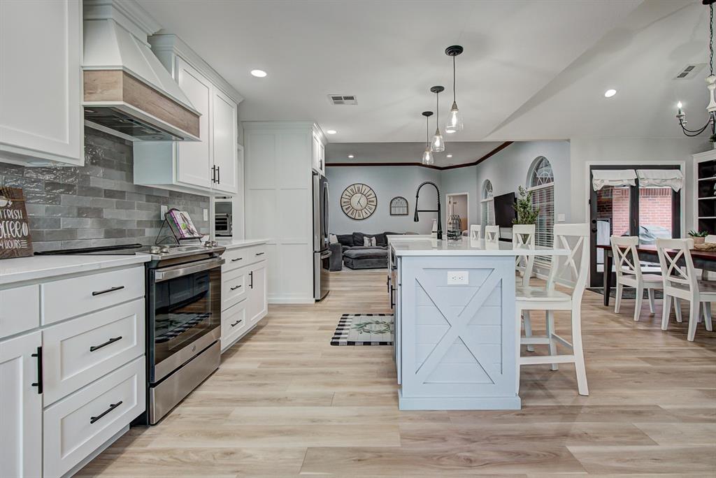 2nd image of 2207 Oak Leaf Cir, Enid, OK 73703 | MLS# 1228654