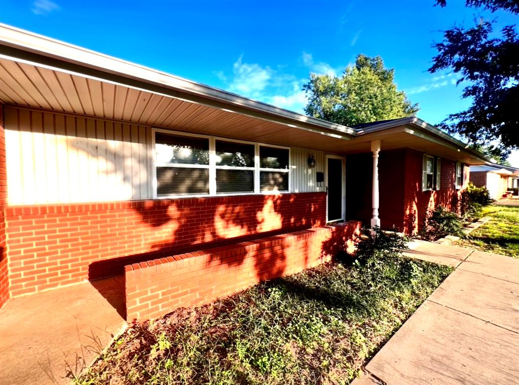Homes for sale in Weatherford, OK | 412 N Nevada St, Weatherford, OK 73096 | MLS# 1230368
