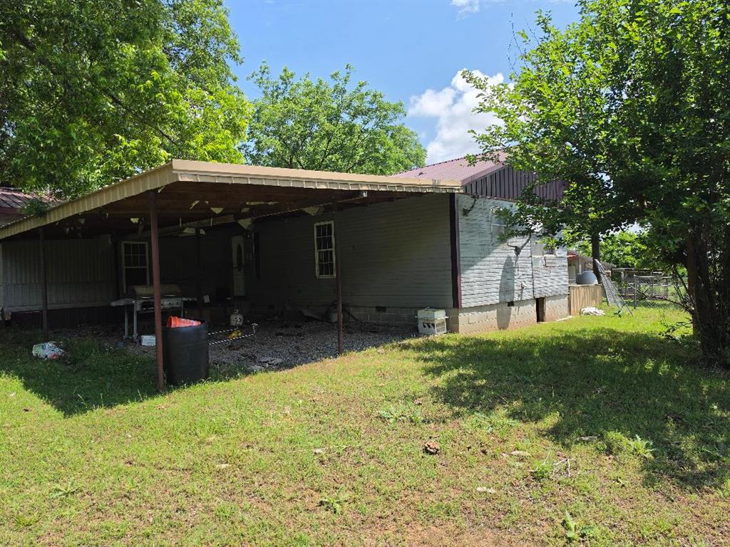 Homes for sale in Weleetka, OK | 386003 E Old 62 Hwy, Weleetka, OK 74880 | MLS# 1231015