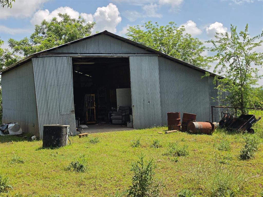 Homes for sale in Weleetka, OK | 386003 E Old 62 Hwy, Weleetka, OK 74880 | MLS# 1231015
