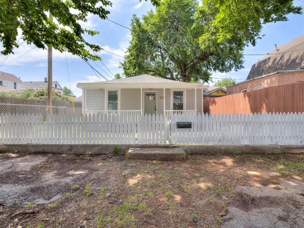 Homes for sale in El Reno, OK | 208 E Carson St, El Reno, OK 73036 | MLS# 1231395