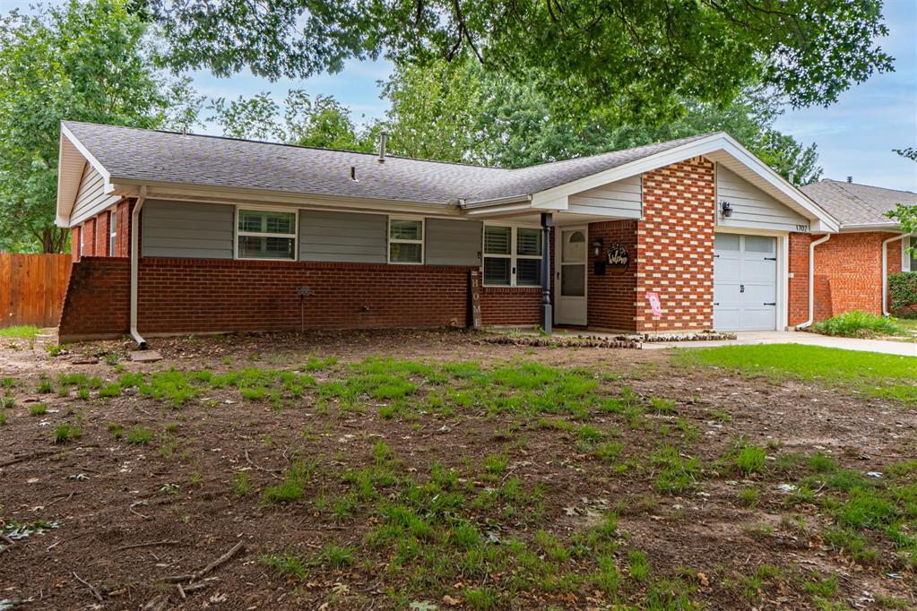 Homes for sale in Norman, OK | 1702 Vine St, Norman, OK 73072 | MLS# 1232006