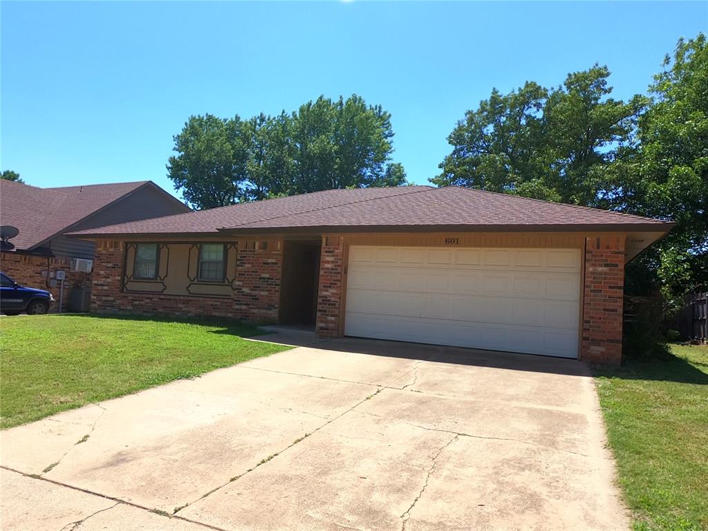 Homes for sale in Moore, OK | 601 S Bouziden Dr, Moore, OK 73160 | MLS# 1232034