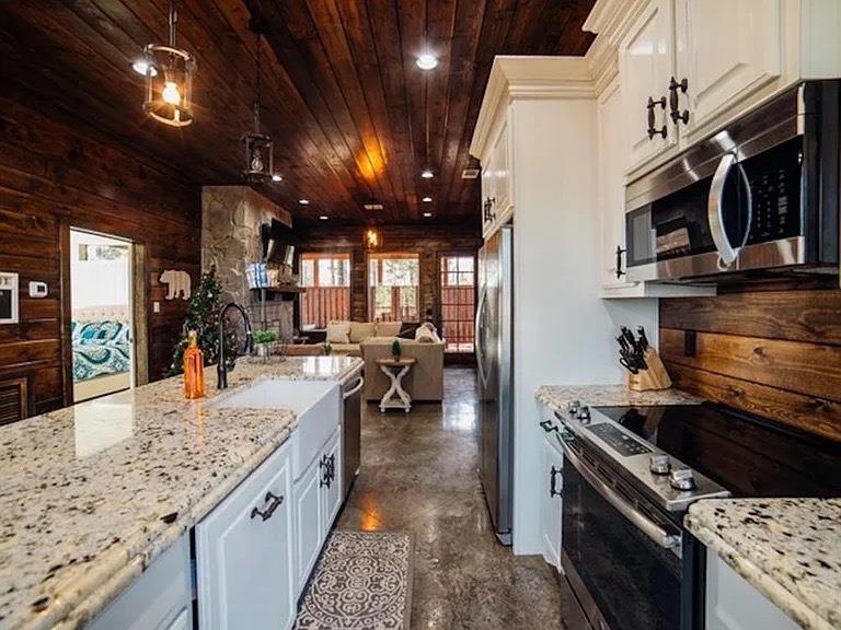 2nd image of 1216 Lake Ridge Ln, Broken Bow, OK 74728 | MLS# 1232067