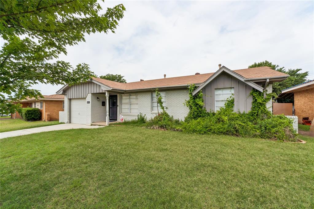 Homes for sale in Moore, OK | 631 Sw 3Rd St, Moore, OK 73160 | MLS# 1232122