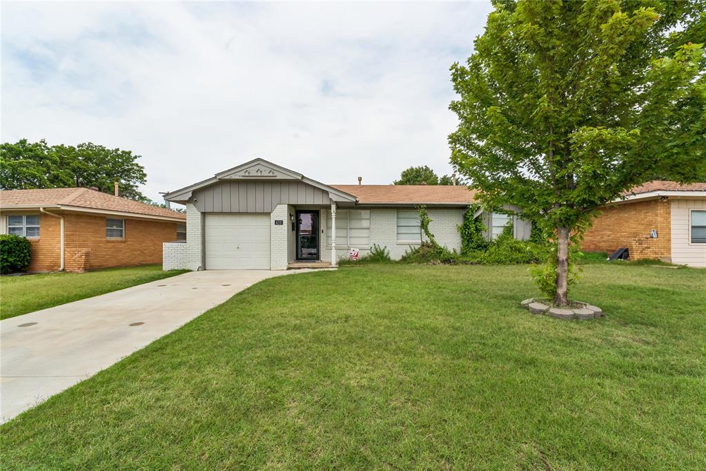 Homes for sale in Moore, OK | 631 Sw 3rd St, Moore, OK 73160 | MLS# 1232122