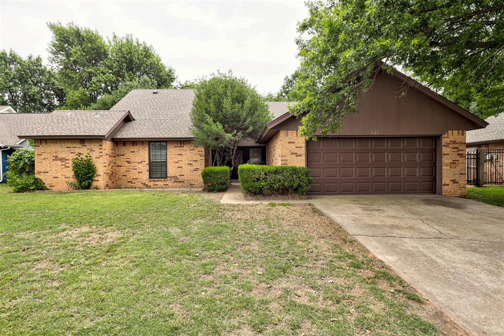 Homes for sale in Norman, OK | 421 Golden Oaks Dr, Norman, OK 73072 | MLS# 1232514