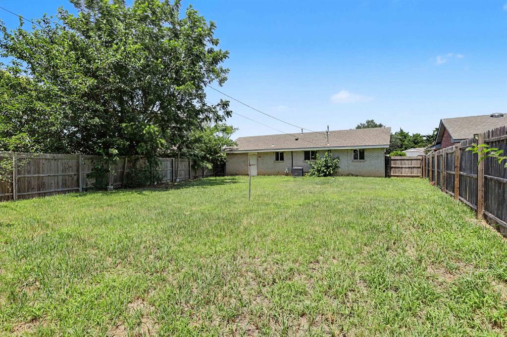 Homes for sale in Moore, OK | 956 Nw 6th St, Moore, OK 73160 | MLS# 1234849