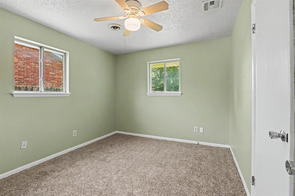 Homes for sale in Moore, OK | 956 Nw 6Th St, Moore, OK 73160 | MLS# 1234849