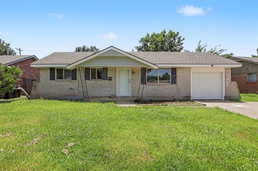 Homes for sale in Moore, OK | 956 Nw 6th St, Moore, OK 73160 | MLS# 1234849