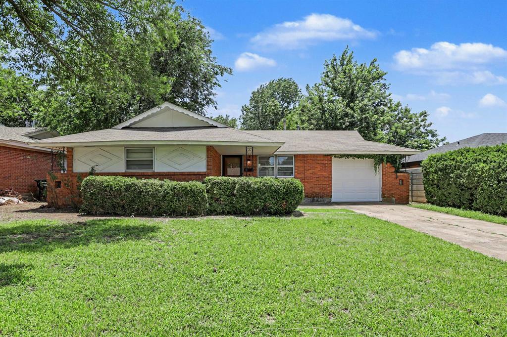 Homes for sale in Moore, OK | 644 W Main St, Moore, OK 73160 | MLS# 1234863