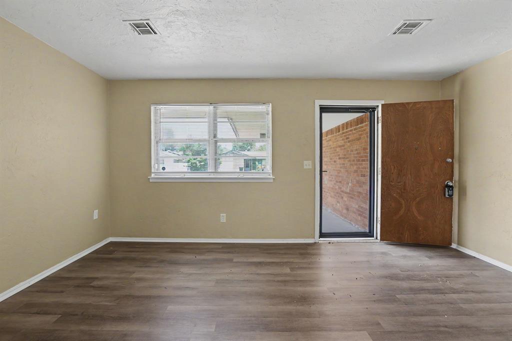 Homes for sale in Moore, OK | 644 W Main St, Moore, OK 73160 | MLS# 1234863