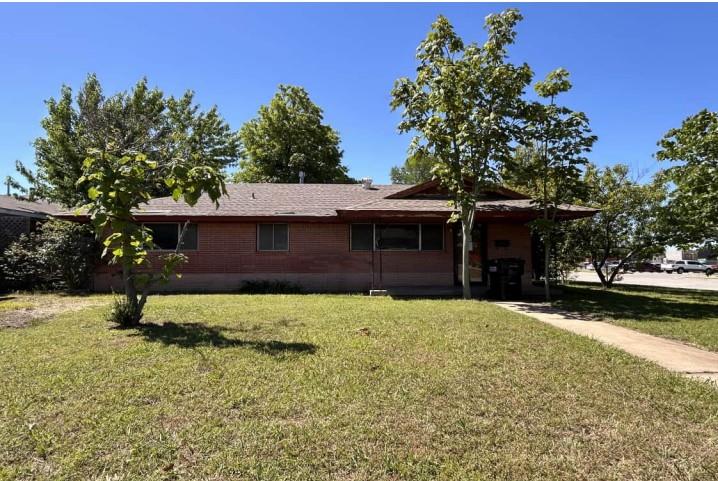 Homes for sale in Moore, OK | 102 Ne 5th St, Moore, OK 73160 | MLS# 1235328