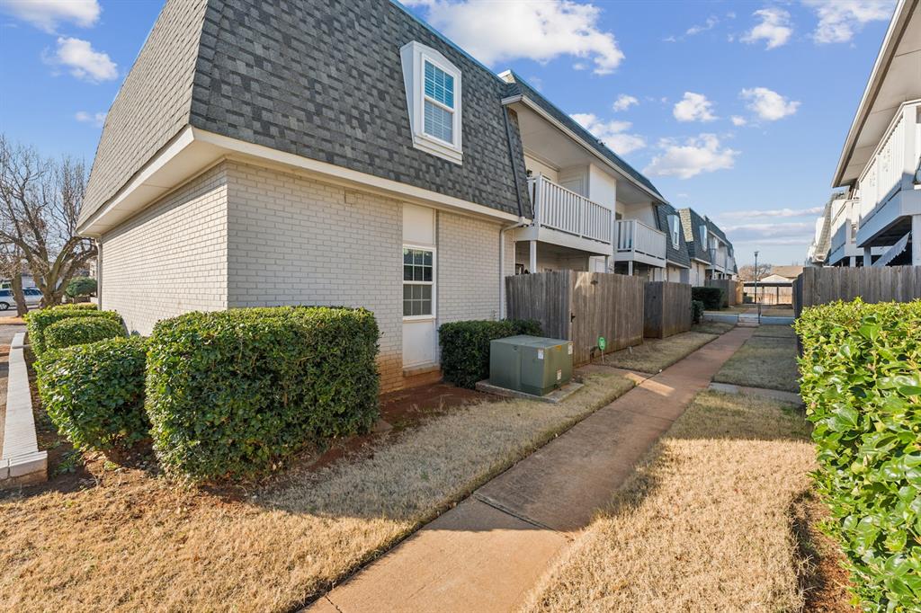 Homes for sale in Oklahoma City, OK | 11419 N May Avenue, Oklahoma City, OK 73120 | Houzeo