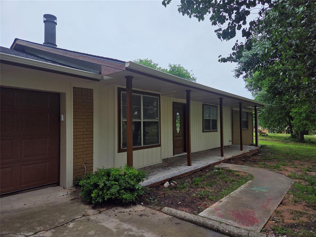 Photo 3 of Single family home for sale at 2707 W Royal Oaks Rd, Pauls Valley, OK 73075 | MLS# 1236007 | Listing updated on 2026-09-01