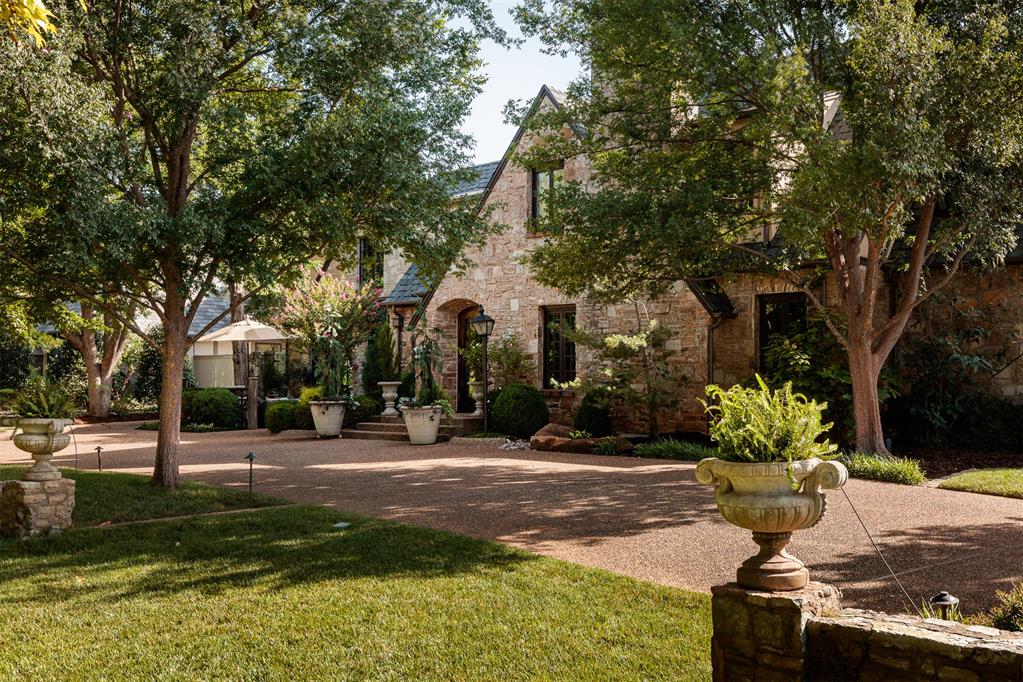 1st image of 6638 Avondale Dr, Nichols Hills, OK 73116 | MLS# 1238833
