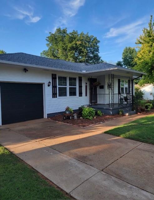 Homes for sale in Lindsay, OK | 406 Winona, Lindsay, OK 73052 | MLS# 1238866