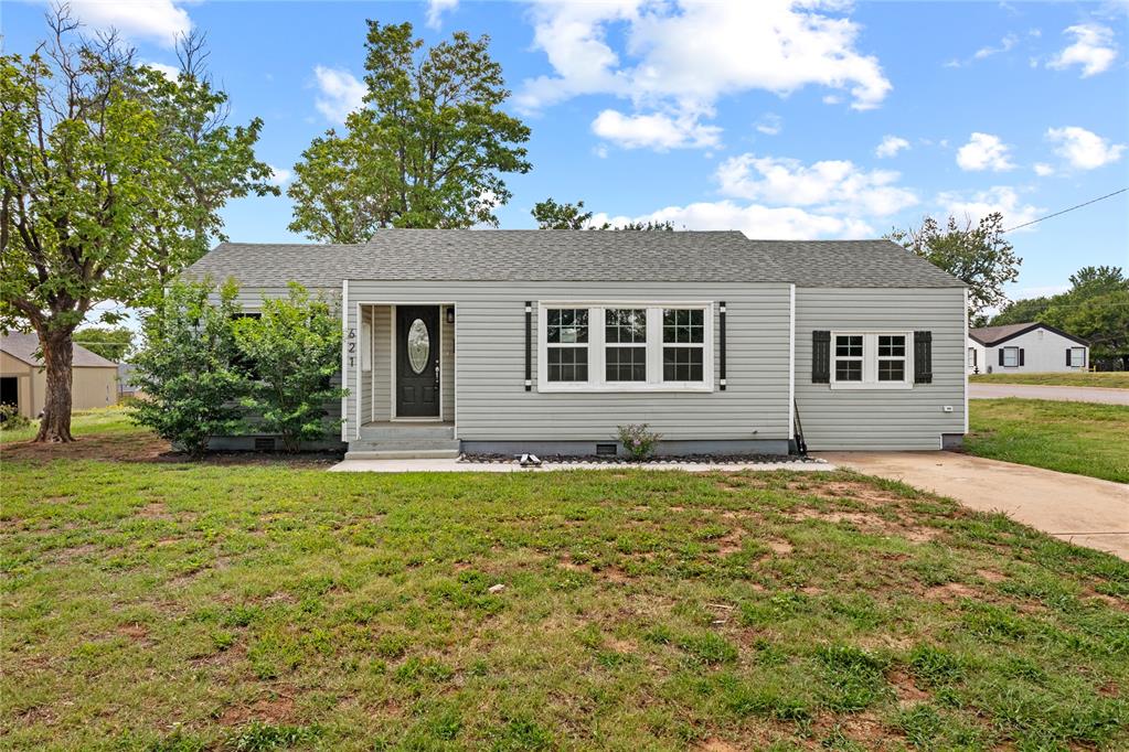 Homes for sale in Weatherford, OK | 621 N 5th St, Weatherford, OK 73096 | MLS# 1239293