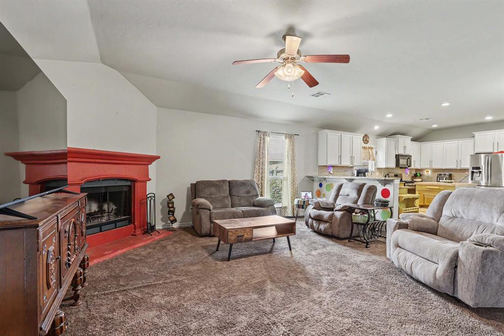 2nd image of 9505 Timberwind Ln, Yukon, OK 73099 | MLS# 1239299