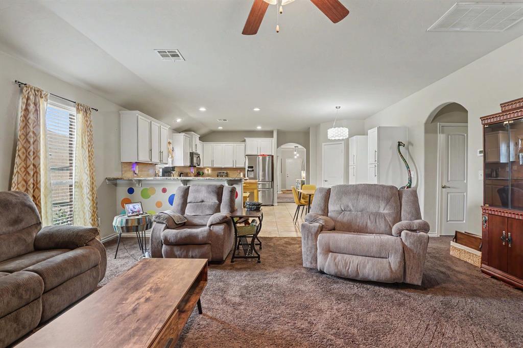 3rd image of 9505 Timberwind Ln, Yukon, OK 73099 | MLS# 1239299