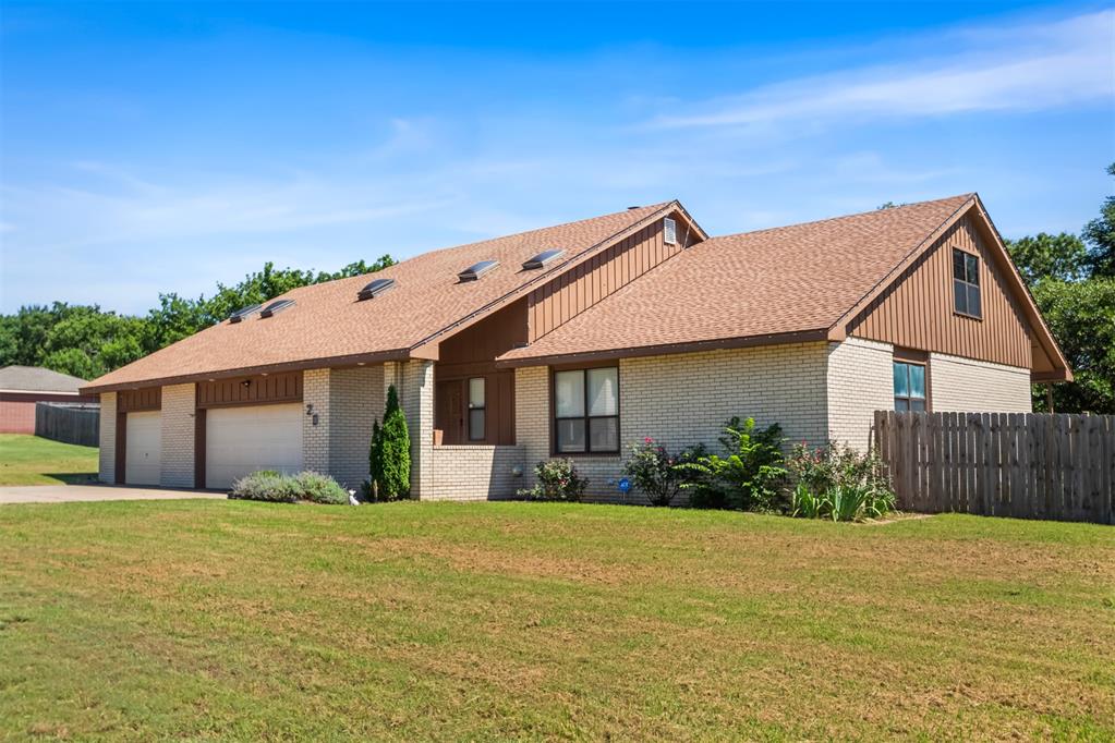 1st image of 20 Raintree St, Ponca City, OK 74604 | MLS# 1239373