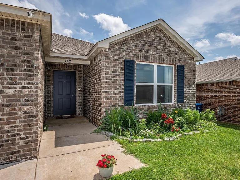 2nd image of 1332 Dustin Dr, Edmond, OK 73003 | MLS# 1239545