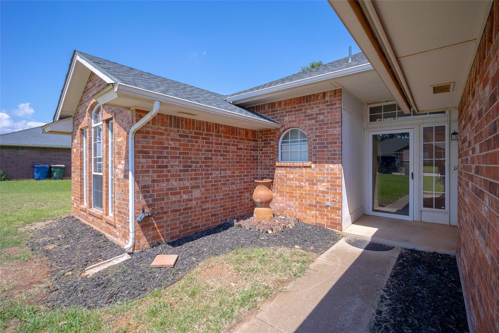 Homes for sale in Blanchard, OK | 1422 Cherokee Cir, Blanchard, OK 73010 | MLS# 1239682
