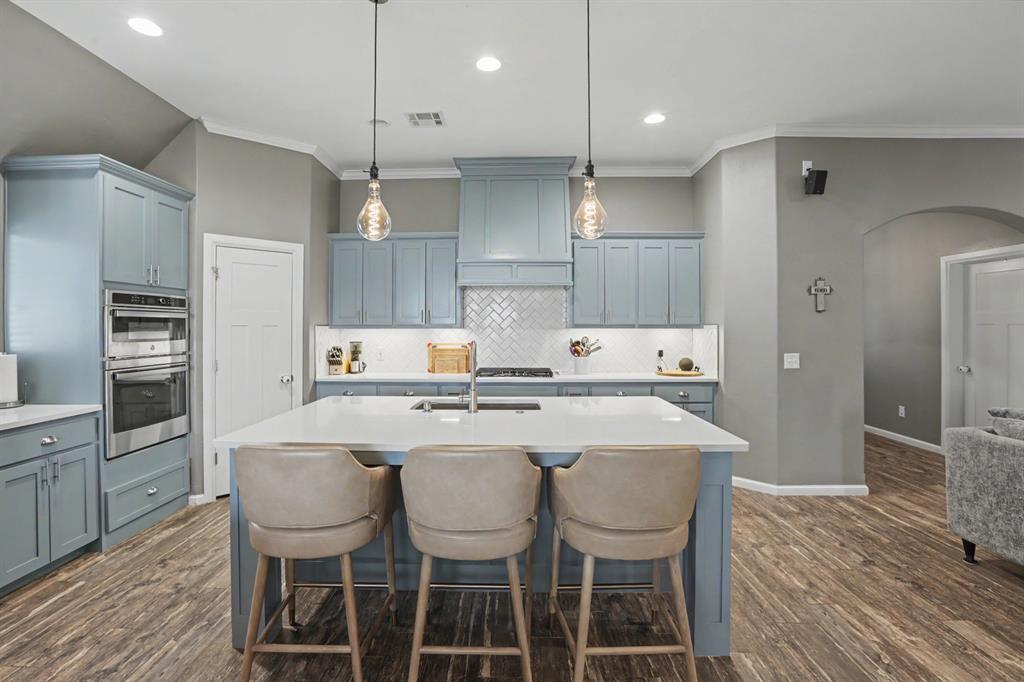 3rd image of 6233 Beverly Hills Dr, Edmond, OK 73034 | MLS# 1239759