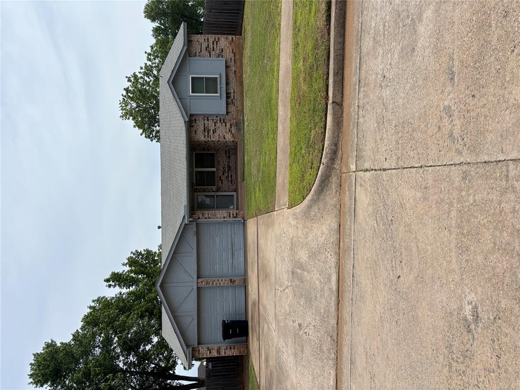 Homes for sale in Moore, OK | 1505 Se 9th St, Moore, OK 73160 | MLS# 1239816