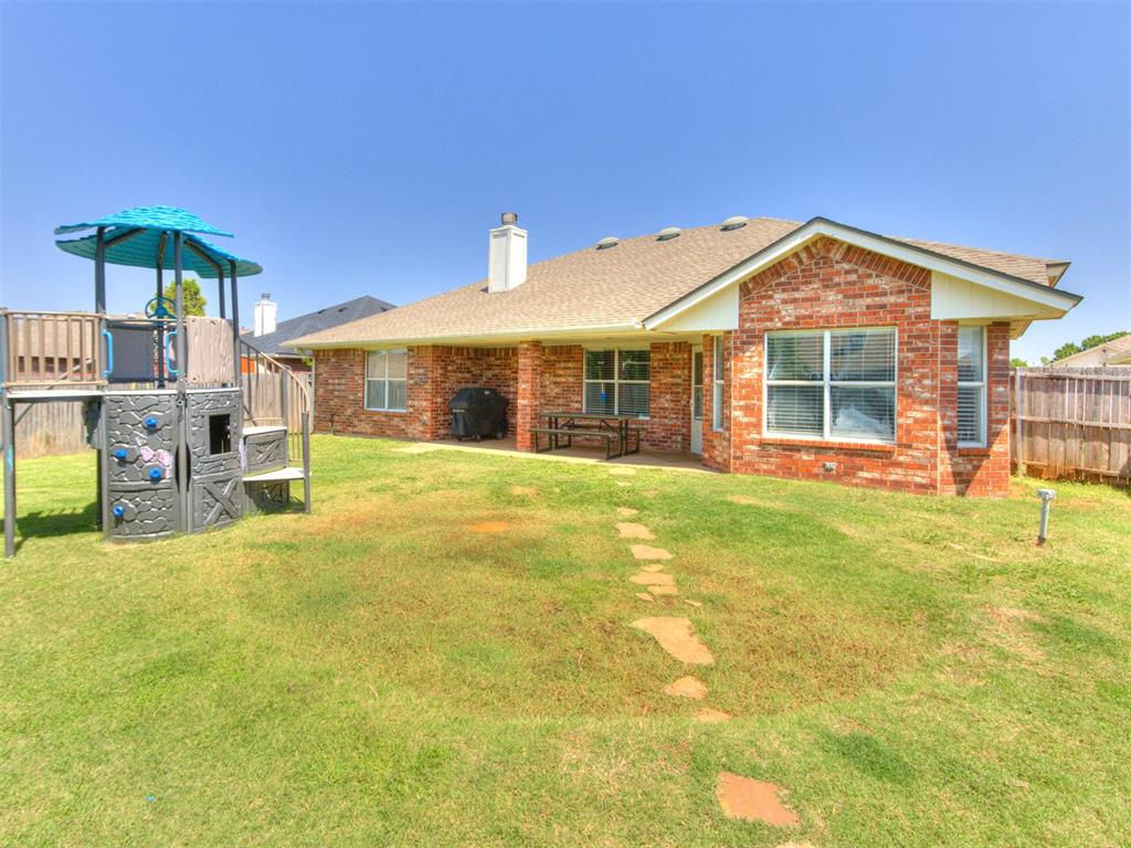 4th image of 908 Se 36Th St, Moore, OK 73160 | MLS# 1239970