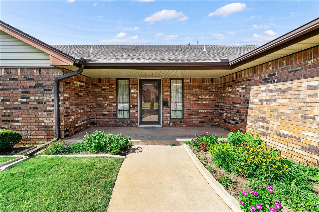 2nd image of 7409 Nw 116th St, Oklahoma City, OK 73162 | MLS# 1240749