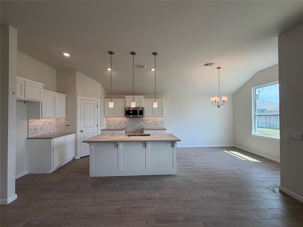 3rd image of 1116 Redwood Creek Dr, Yukon, OK 73099 | MLS# 1240873